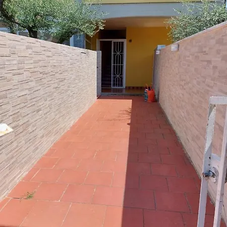 Sunlight Con Giardino Piscina E Parcheggio Lejlighed